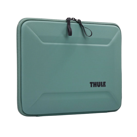 Funda_Thule_Gauntlet_5_para_MacBook_Pro_14_Verde_Brumoso_Posicion_1_iShop_Colombia