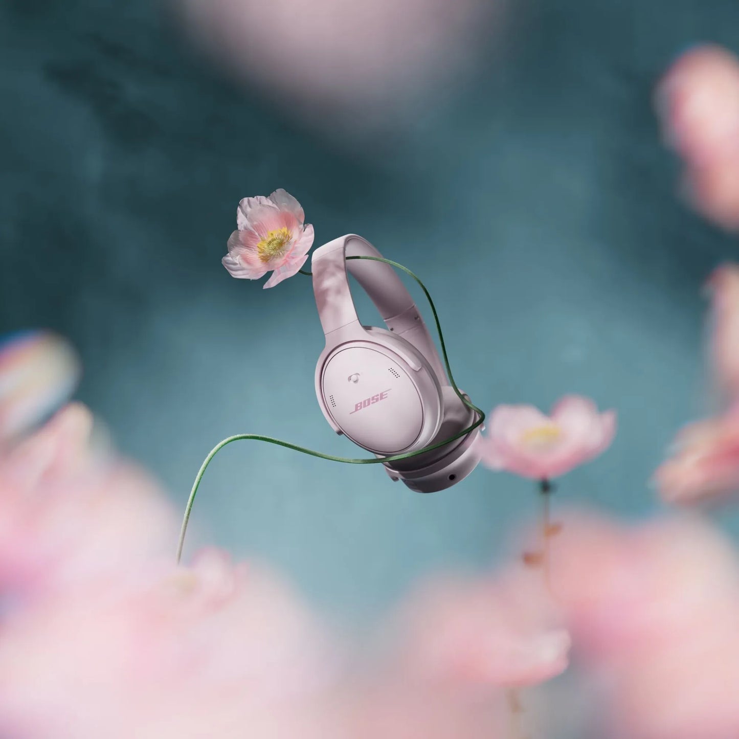 Audifonos_Bose_QuietComfort_Rosa_Petalo_imagen_posicion_4_iShop_Colombia