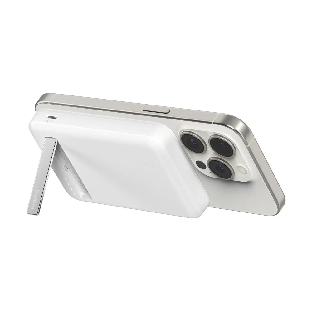 Bateria_Externa_Qi2_5000mAh_15W_Stand_Blanco_Imagen_posicion_4_iShop_Colombia