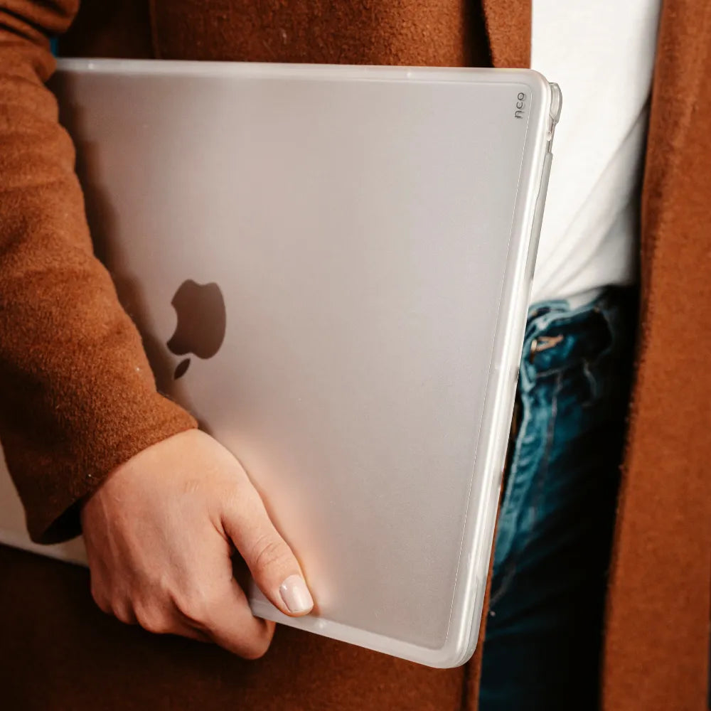 Hardcase_NCO_Shock_para_Macbook_Air_13_Transparente_Imagen_posicion_5_iShop_Colombia