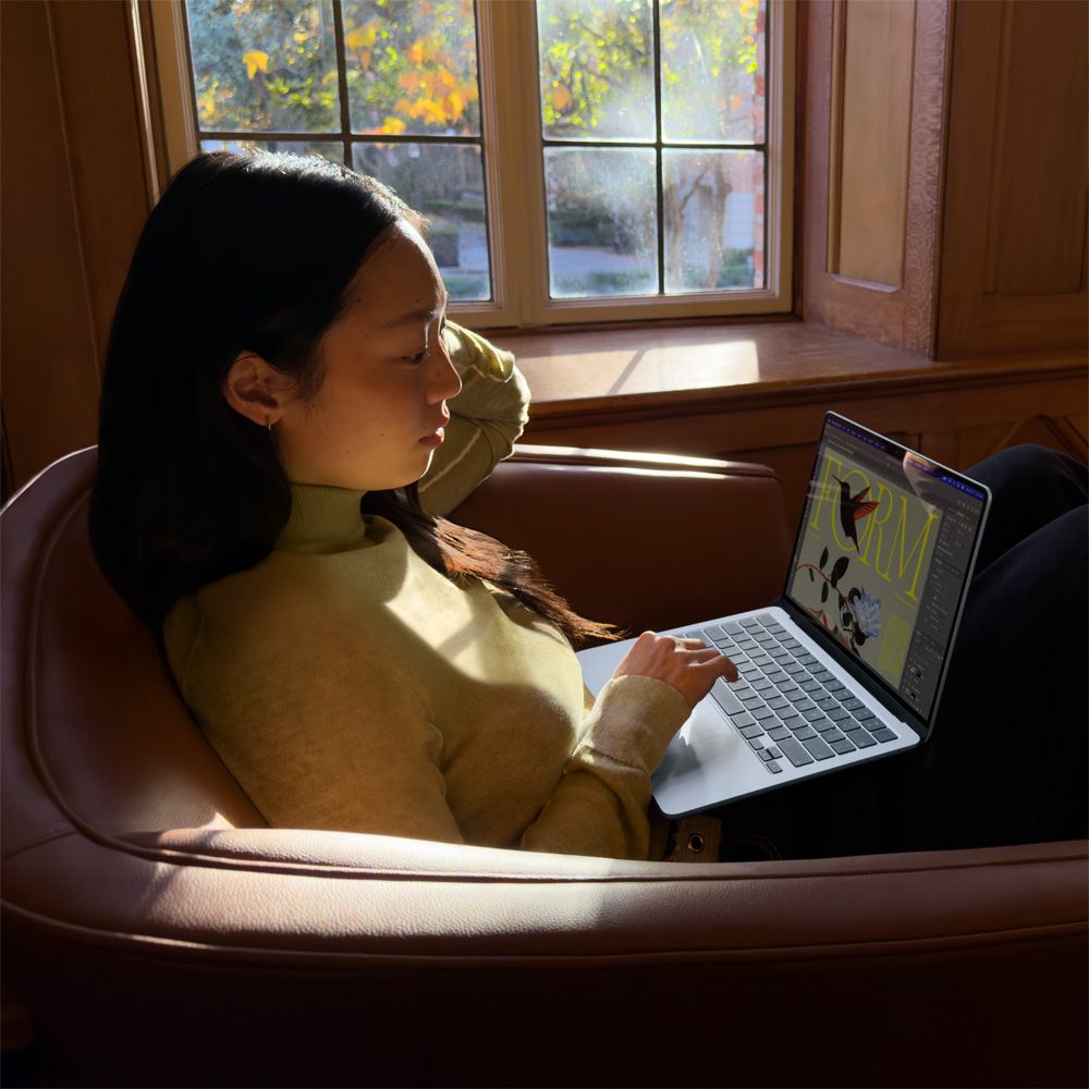 MacBook_Air_13-in_M5_Midnight_PDP_Image_Position_7__COES