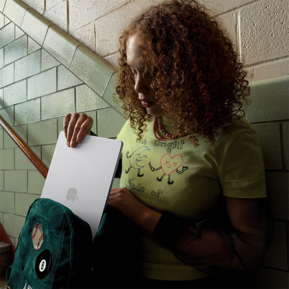 MacBook_Air_15-in_M5_Starlight_PDP_Image_Position_7__COES