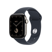Apple_Watch_Series_12_GPS_Cellular_caja_de_titanio_natural_de_42_mm_correa_deportiva_azul_marino_M_L_Imagen_posicion_1_iShop_Colombia