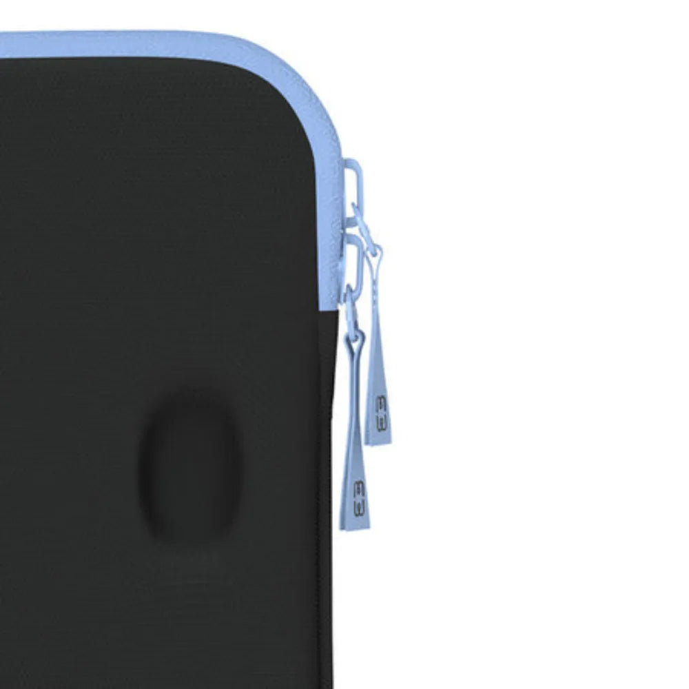 Funda_MW_Basics_MacBook_Neo_13_Azul_Claro_Imagen_posicion_4_iShop_Colombia